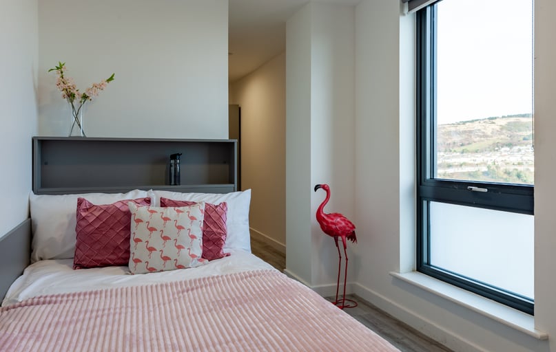 Sky View En Suite, Oldway Centre, 39 High Street, City Centre, Swansea - Image 1